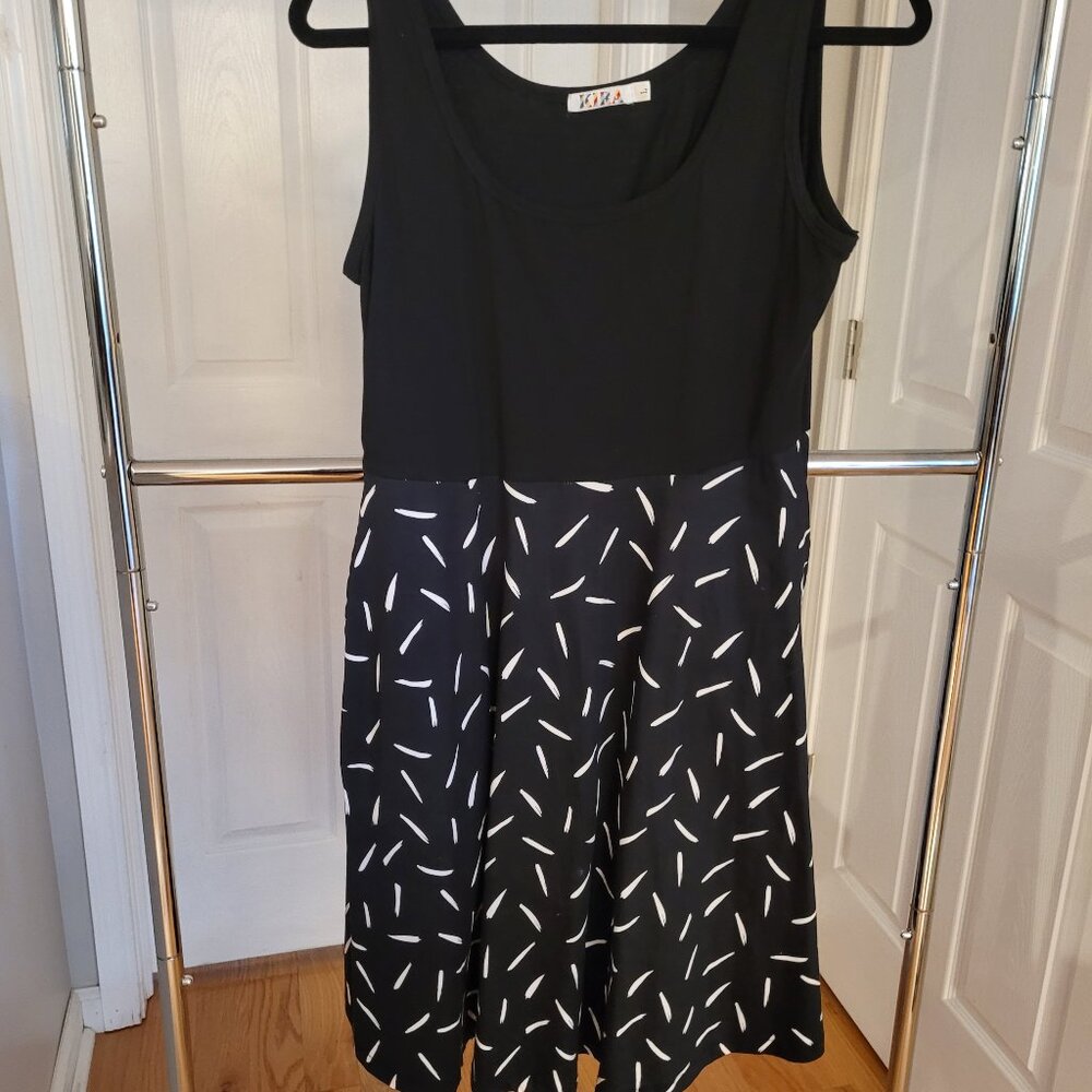 Large size Kira brand black print sleeveless dress